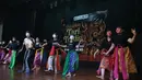 Sejumlah remaja putri mengikuti pelatihan tari tradisi di Pusat Pelatihan Seni Budaya (PPSB) Muhammad Mashabi, Jalan KH Mas Mansyur, Kebon Melati, Tanah Abang, Jakarta Pusat, Rabu (1/7/2026). Kegiatan yang berlangsung pada 23 Juni hingga 6 Juli 2026 itu menjadi wadah pengembangan keterampilan sekaligus upaya melestarikan seni budaya tradisional. Para peserta mempelajari dasar-dasar gerak tari sebagai bagian dari pembinaan seni. PPSB Muhammad Mashabi dikenal sebagai ruang kegiatan seni budaya, edukasi, dan komunitas yang dapat dimanfaatkan masyarakat untuk mengembangkan minat, bakat, serta memperkuat kecintaan generasi muda terhadap budaya Indonesia.