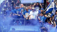 Persib Bandung berhasil meraih gelar juara musim ini secara back to back setelah Liga 1 2023/2024. Pangeran Biru menjuarai Liga 1 musim ini dengan mengoleksi 69 poin, hasil 19 kali menang, 12 imbang dan 3 kekalahan. (Bola.com/M Iqbal Ichsan)