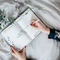 ilustrasi menulis/Photo by The Journal Garden | Vera Bitterer on Unsplash