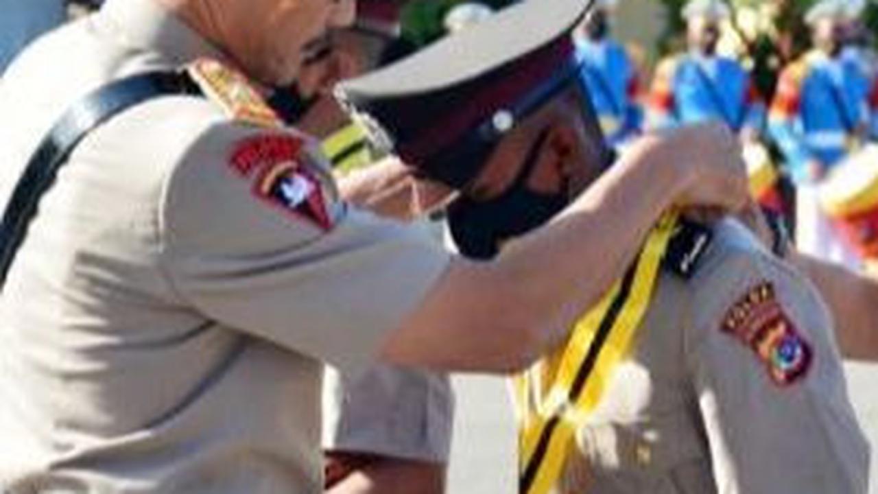 Pelantikan Bintara Ini Tak Dihadiri Ortu, Didatangi Komandan Sosoknya Ungkap Alasan yang Bikin Haru