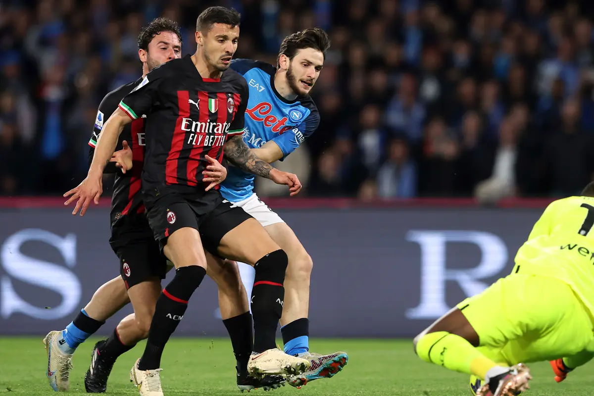 Liga Italia: AC Milan Bantai Napoli 4 Gol Tanpa Balas