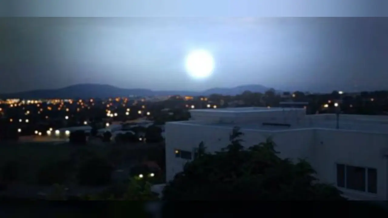 Cahaya Misterius di Australia, Dipercaya Berasal dari UFO-01