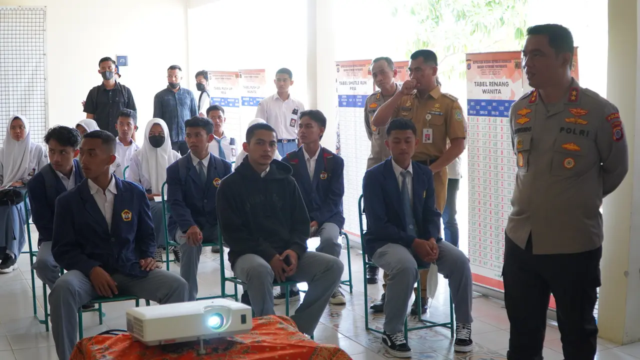 Kapolda DIY, Irjen Suwondo Nainggolan, memberika Bimbingan dan Pelatihan bagi siswa siswi digunungkidul untuk ikut dalam Rekruitmen penerimaan Anggota Polri tahun 2023