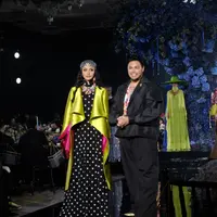 Ivan Gunawan jadi salah satu desainer lokal yang memeriahkan pergelaran busana bertajuk "Raya Collection 2022" di Sasono Mulyo Ballroom, Le Meridien Hotel Jakarta, 22 April 2022. (Liputan6.com/Asnida Riani)