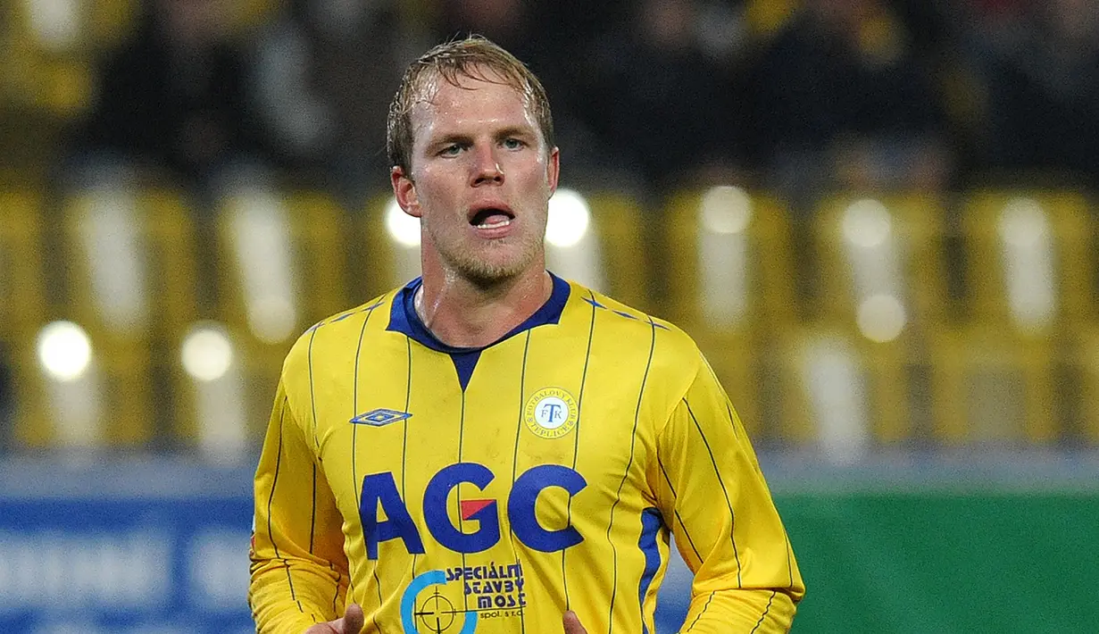 Martin Klein (Sparta Praha) di posisi ke-6. Mampu mencetak gol saat berusia 17 tahun 241 hari saat Sparta Praha bertandang ke markas Panathinaikos pada 27 Februari 2002 dalam fase grup Liga Champions musim 2001/2002. Hasil akhir, Sparta Praha kalah 1-2 dari Panathinaikos. (AFP/Michal Cizek)