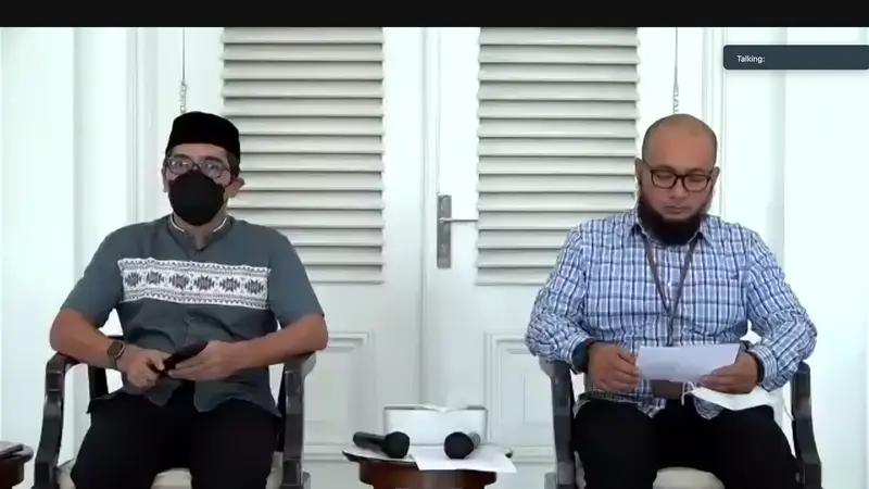 Adik kandung Gubernur Jawa Barat, Ridwan Kamil yakni Elpi Nazmuzzaman (kiri) dalam konferensi pers terkait hilangnya Emmeril Kahn Mumtadz di Sungai Aare, Swiss.