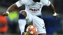 Bek Tottenham Hotspur Serge Aurier mengontrol bola saat menghadapi Borussia Dortmund pada pertandingan Liga Champions di Stadion Wembley, London, 13 Februari 2019. Pemain asal Pantai Gading ini akan membela Tottenham Hotspur menghadapi Liverpool di final Liga Champions 2019. (Photo by Glyn KIRK/AFP)
