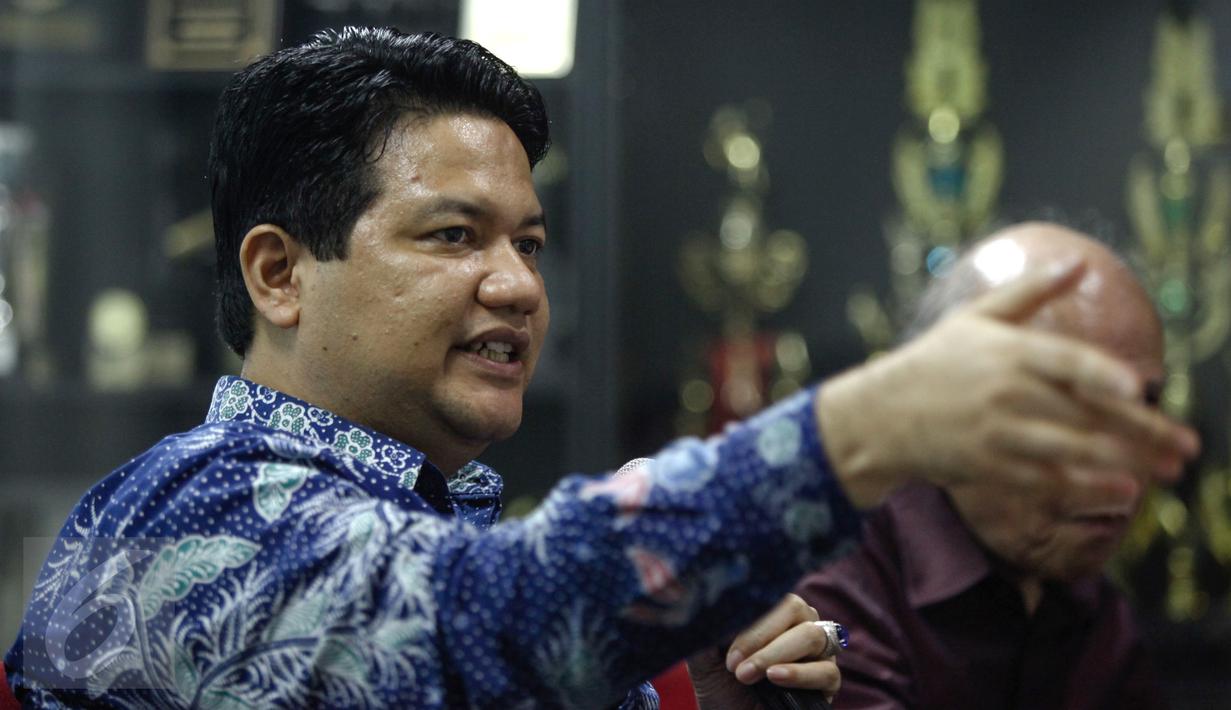 Ketua KPU Husni Kamil saat diskusi Pilkada Serentak, Jakarta, Rabu (2/12/2015). KPU telah menerbitkan materi petunjuk teknis kampanye dan mekanisme debat pasangan calon untuk menjadi pedoman KPU Provinsi dan Kabupaten/Kota. (Liputan6.com/Faizal Fanani)