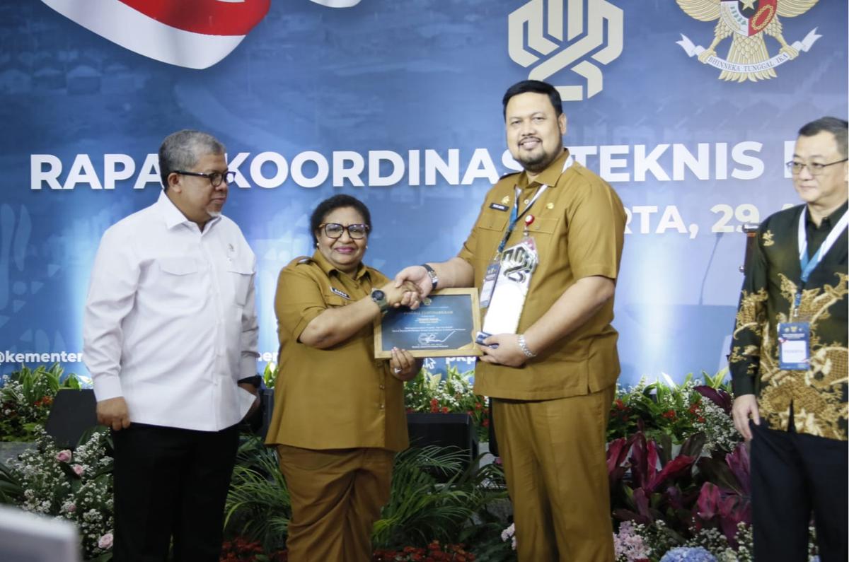 Wamendagri Ribka Haluk Saat Menghadiri Rakortek Perumahan Perdesaan