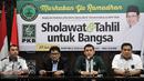 Dari Kiri-Kanan: Nashim Khan, Andy Muawiyah Ramly, Abdul Kadir Karding dan Helmy Faishal Zaini saat memberikan keterangan pers, Jakarta, Rabu (17/6/2015). PKB menggelar Sholawat dan Tahlil untuk Bangsa pada 23 Juni mendatang. (Liputan6.com/Johan Tallo)
