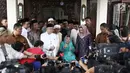 Istri presiden ke-4 RI Abdurrahman Wahid atau Gus Dur, Sinta Nuriyah memberi keterangan usai menerima kunjungan cawapres nomor urut 01 Ma'ruf Amin di Ciganjur, Jakarta, Rabu (26/9). (Liputan6.com/Herman Zakharia)