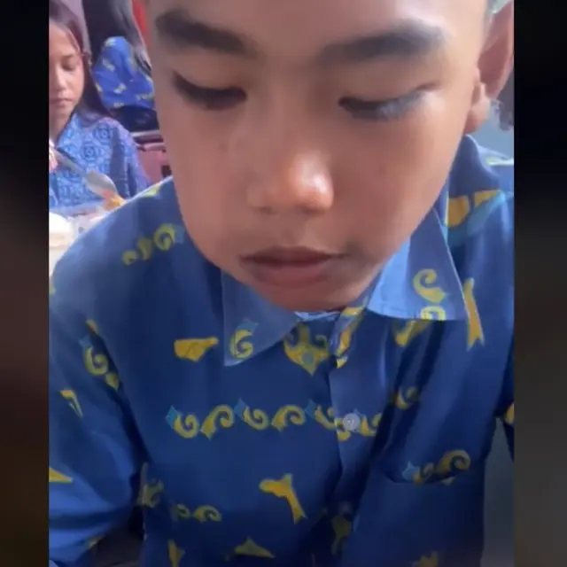 Siswa SD Mengadu ke Presiden Prabowo karena Dapat Menu Lengkuas Besar di Makan Bergizi Gratis. foto: TikTok @iwi.iiiii20110611