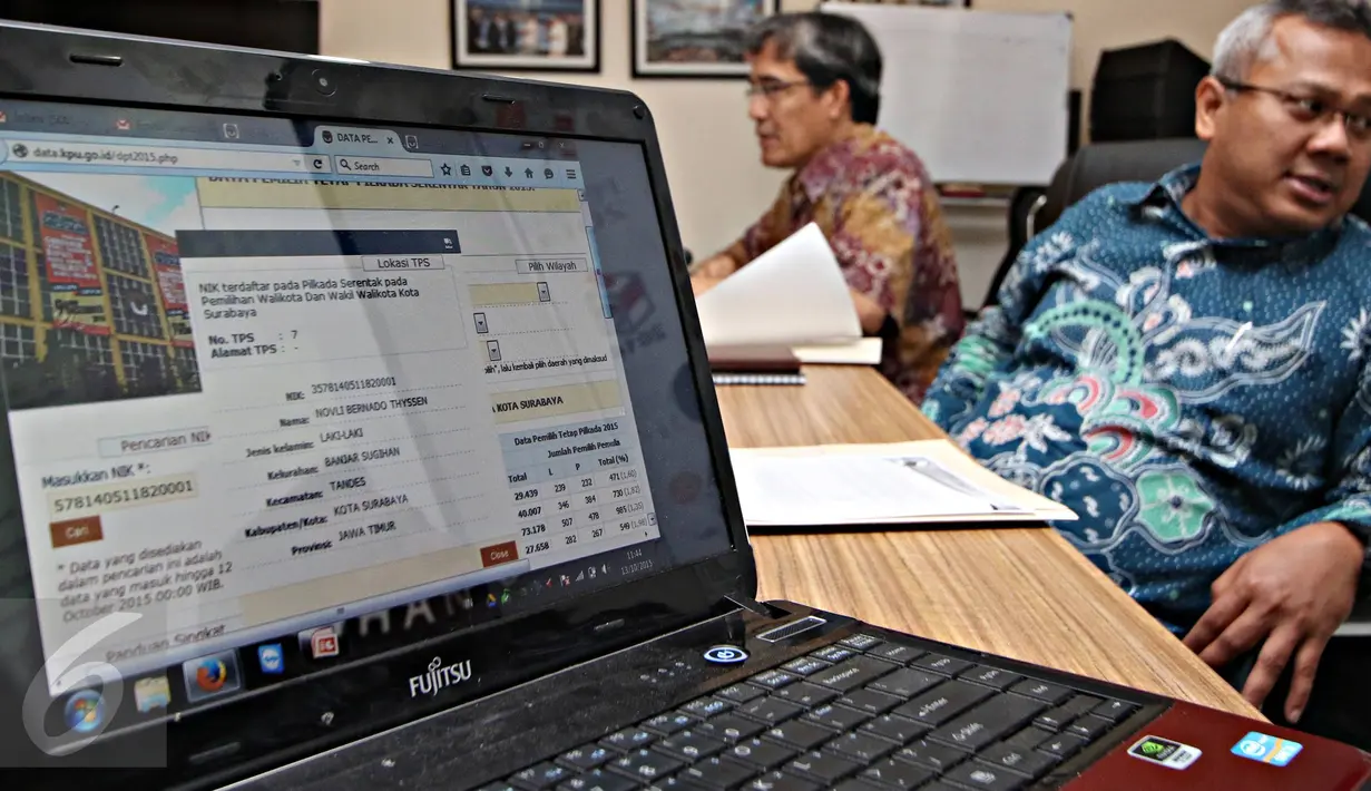 Sebuah layar monitor menunjukkan salah satu data Daftar Pemilih Tetap (DPT) sementara dalam penyelenggaraan Pemilukada 2015 di Kantor KPU, Jakarta, Selasa (13/10). (Liputan6.com/Immanuel Antonius)