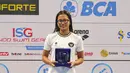 Adelia Chantika Aulia menjadi atlet terbaik kelompok umur putri pada ajang Indonesia Open Aquatic Championships (IOAC) 2025 yang diadakan di di Stadion Akuatik Gelora Bung Karno (GBK), Senayan, Jakarta. (Bola.com/Abdul Aziz)