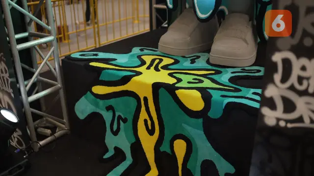 Instalasi dari Locarpet Craft yang dipamerkan di Jakarta Sneaker Day (JSD).