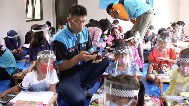 Abdul Manaf Bersama Siswa