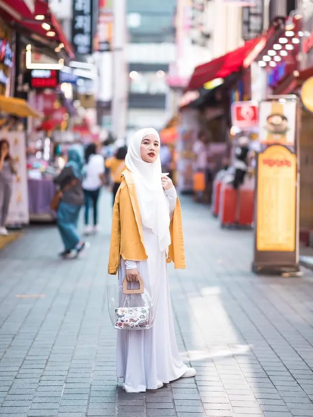 Inspirasi Fashion Hijab untuk Liburan ala Chacha Frederica