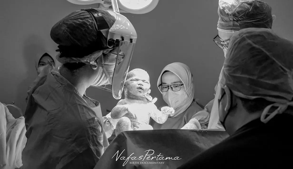 <p>Rosiana Dewi dan Handika Pratama (Instagram/rsn.dw)</p>