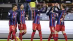Para pemain Barcelona merayakan golnya ke gawang Real Betis pada semifinal Piala Super Spanyol di King Fahd International Stadium, Riyadh pada Jumat (13/1/2023) dini hari WIB.  Barcelona sukses melaju ke final Piala Super Spanyol 2022/2023. (AP Photo/Hussein Malla)