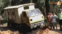 [VIDEO] Truk Pengangkut Murid SD Terjun ke Parit, 7 Tewas