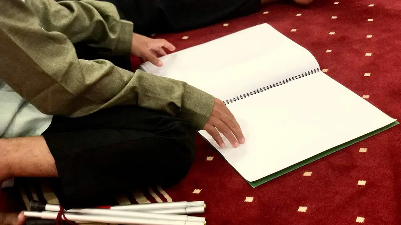 Braille Bukan Huruf Latin yang Dicetak Timbul, Kenali Keunikannya!