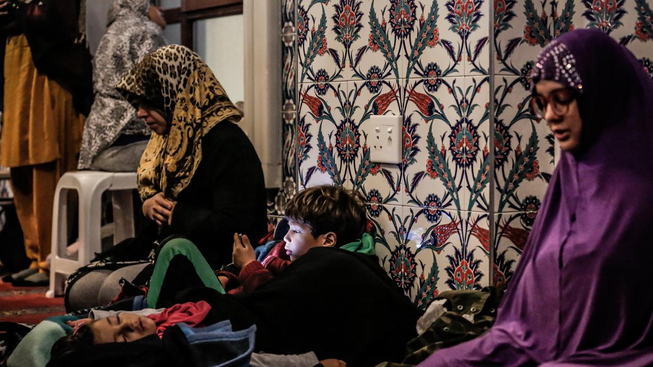 Melihat Warga Muslim Afrika Selatan Laksanakan Salat Tarawih Pertama