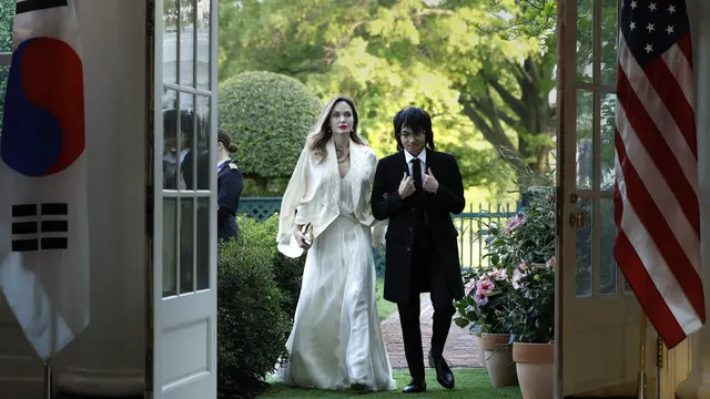 Ditemani Anaknya, Angelina Jolie Tampil Cantik saat Hadiri Makan Malam Bersama Joe Biden