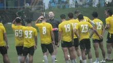 Dejan Antonic memimpin skuat PSS Sleman berlatih di lapangan UII, Sleman, Selasa (3/3/2020) sore. (Bola.com/Vincentius Atmaja)