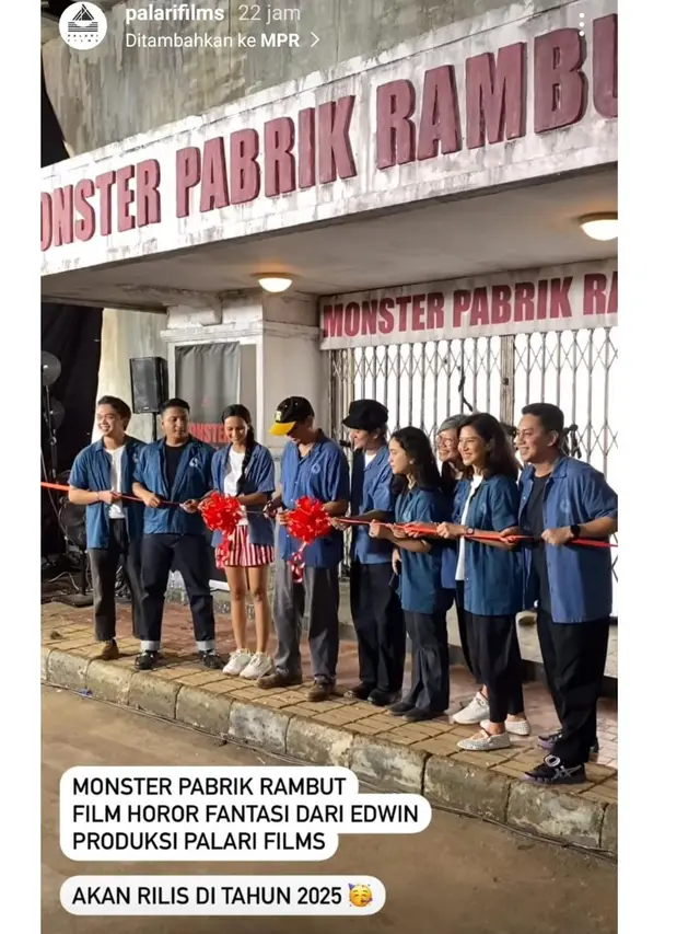 6 Potret Dian Sastrowardoyo Jadi Produser Eksekutif Film Monster Pabrik Rambut