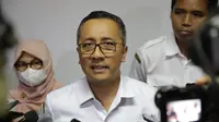Kepala Dinas Kependudukan dan Pencatatan Sipil (Dispendukcapil) Kota Surabaya Agus Imam Sonhaji. (Dian Kurniawan/Liputan6.com)