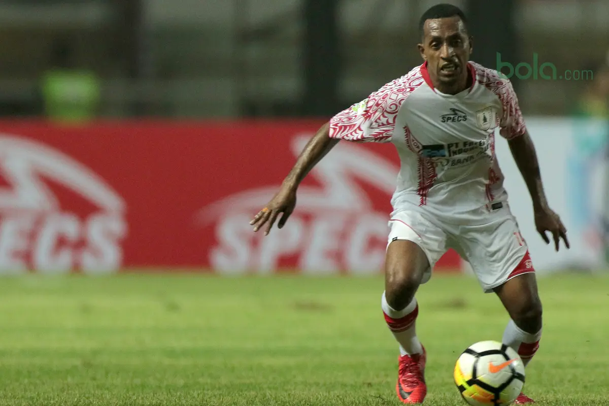 Persipura Jayapura, Bola.com, Boaz Atururi