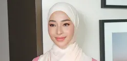 Nikita Willy memancarkan kesan clean dan sophisticated. [@bytisyazzahra].