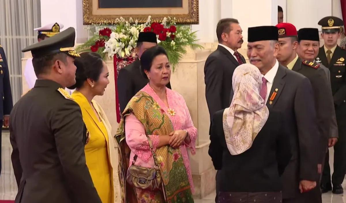 Kasad yang baru saja dilantik, Jenderal Maruli Simandjuntak merupakan menantu dari Luhut.<br>