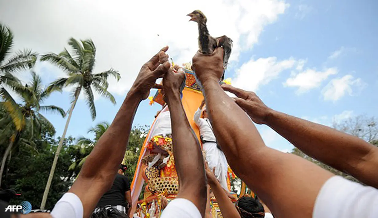 Kematian dalam sudut pandang umat Hindu sesungguhnya hanya raga. Sedangkan roh atau atma tidak. (AFP/Sonny Tumbelaka/wwn)