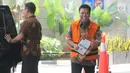 Mantan Ketua Umum PPP Muhammad Romahurmuziy alias Rommy tiba untuk menjalani pemeriksaan di Gedung KPK, Jakarta, Rabu (12/6/2019). Pemeriksaan Rommy dilakukan usai pembantarannya dicabut dari RS Polri Kramat Jati. (merdeka.com/Dwi Narwoko)