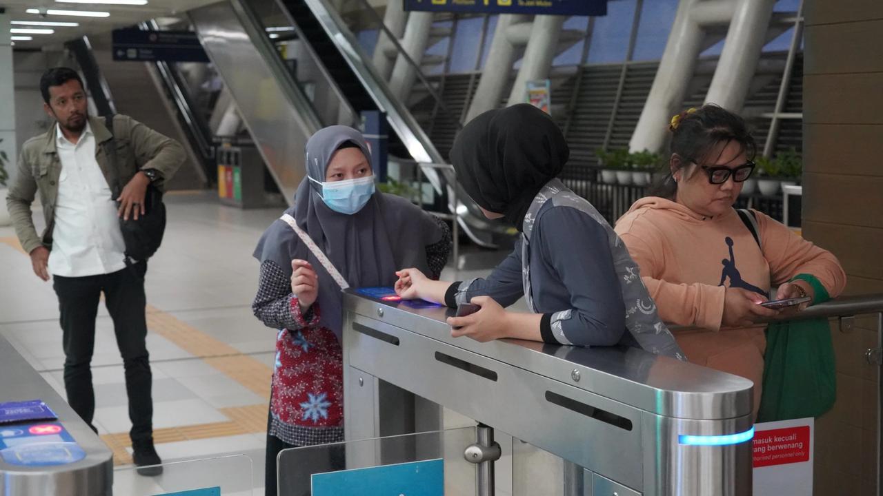 FOTO: Pengguna LRT Jabodebek Tembus 195 Ribu Saat Libur Panjang