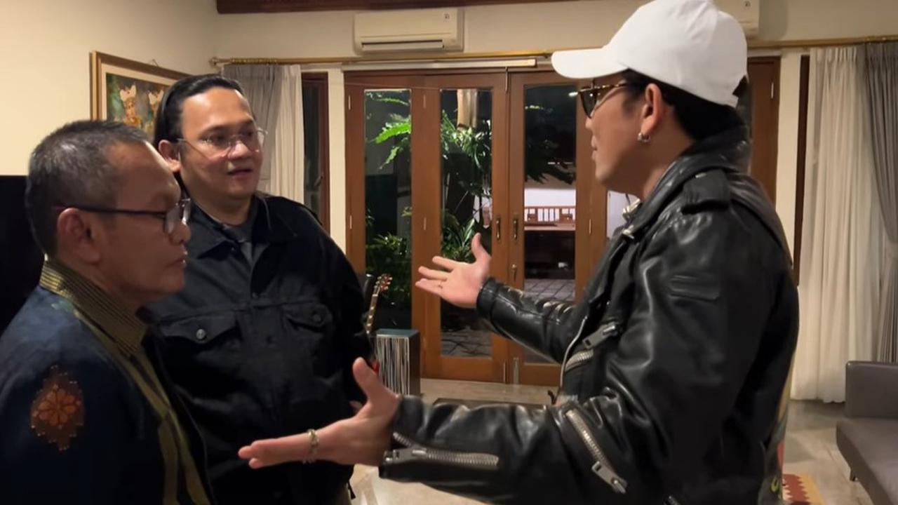 Awalnya Menolak, Denny Sumargo Akhirnya Bersalaman dengan Farhat Abbas & Sampaikan Pesan Menohok