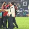 Presiden Republik Indonesia, Prabowo Subianto menyalami kapten Timnas Indonesia Jay Idzes usai pertandingan putaran ketiga kualifikasi Piala Dunia 2026 zona Asia grup C di Stadion Utama Gelora Bung Karno, Jakarta, Kamis (5/6/2025). (Liputan6.com/Angga Yuniar)