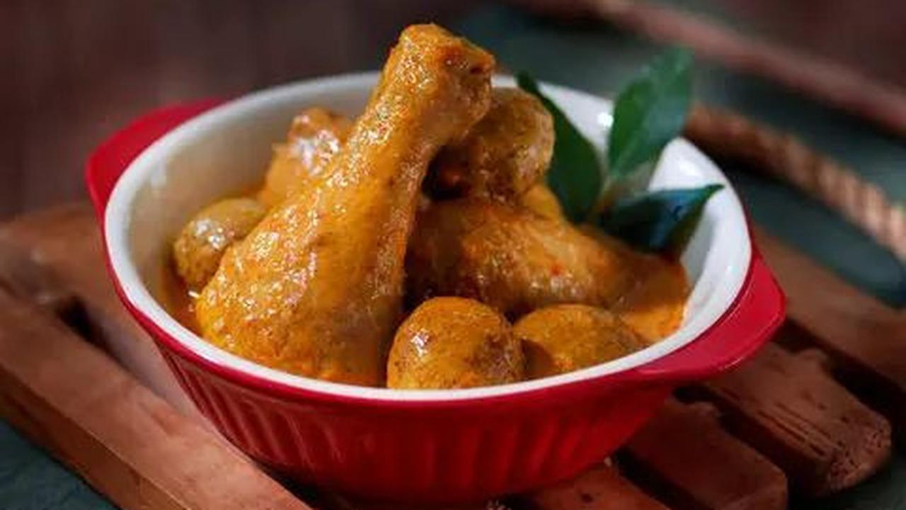 <b>4. Rendang Ayam</b>