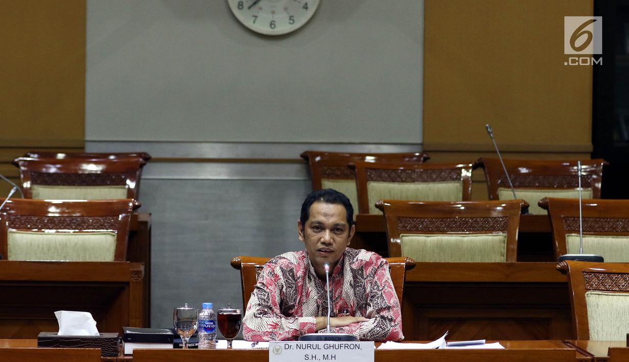 Capim KPK Nurul Ghufron menyampaikan pendapatnya saat mengikuti uji kelayakan dan kepatutan dengan Komisi III DPR di Kompleks Parlemen, Jakarta, Rabu (11/9/2019). Ghufron mengatakan pemberian SP3 oleh KPK dapat memperbaiki kekeliruan dalam kinerja lembaga antirasuah itu. (Liputan6.com/JohanTallo)