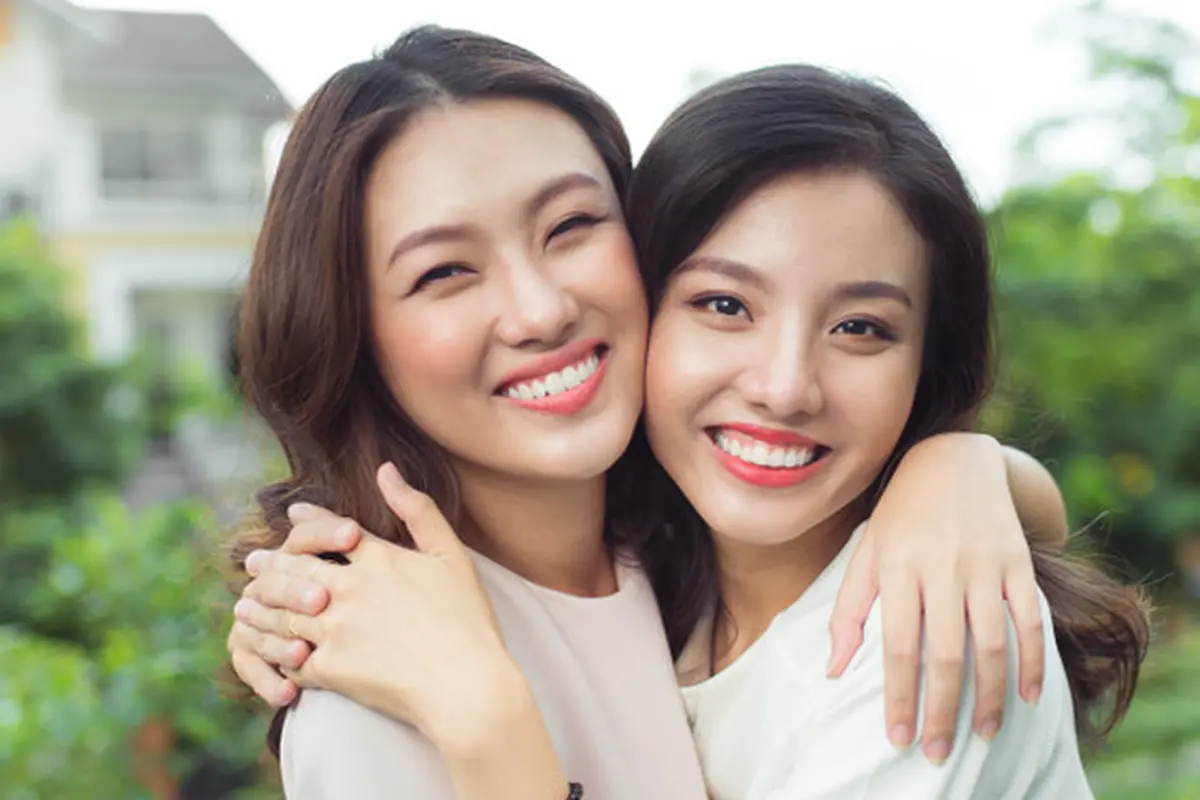 cantik bahagia sahabat saudara