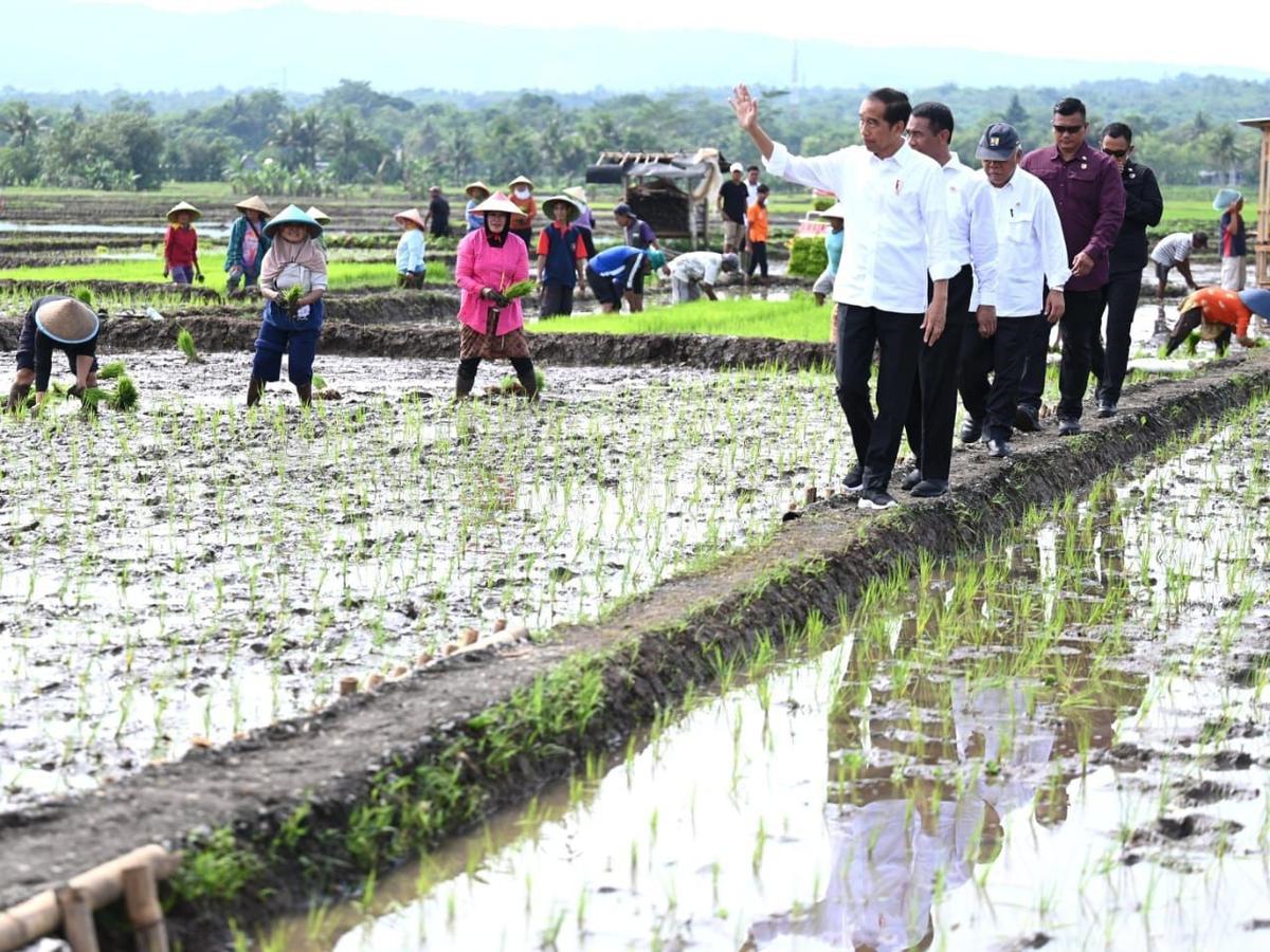 Ragam gaya Jokowi ketika bertemu rakyat