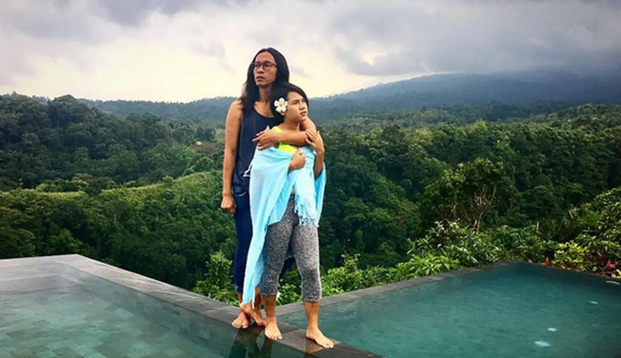 Pada sidang tersebut, keduanya hanya diwakili oleh kuasa hukumnya masing-masing. Bulan Juni menjadi awal dan akhir keduanya. Aming dan Evelyn nikah bulan Juni 2016, dan akhirnya kandas dibulan yang sama tahun 2017. (Instagram/ev0124)