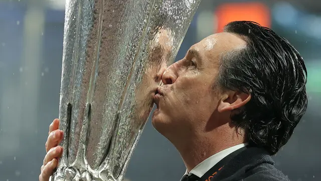Foto: Suka Cita Para Pemain dan Suporter Aston Villa setelah Pastikan Gelar Juara Liga Europa, Unai Emery Catatkan Sejarah Memukau