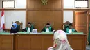 Istri gitaris Band Slank Abdee Negara, Anita Dewi Farida saat menjalani sidang perceraian di PA Jakarta Selatan, Senin (9/7). Anita menghadirkan asisten rumah tangganya, Asih, sebagai seorang saksi. (Liputan6.com/Immanuel Antonius)