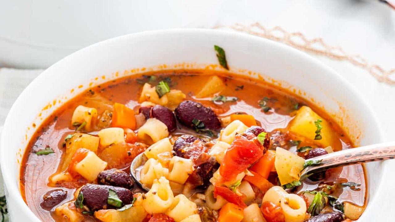 ilustrasi minestrone soup khas italia