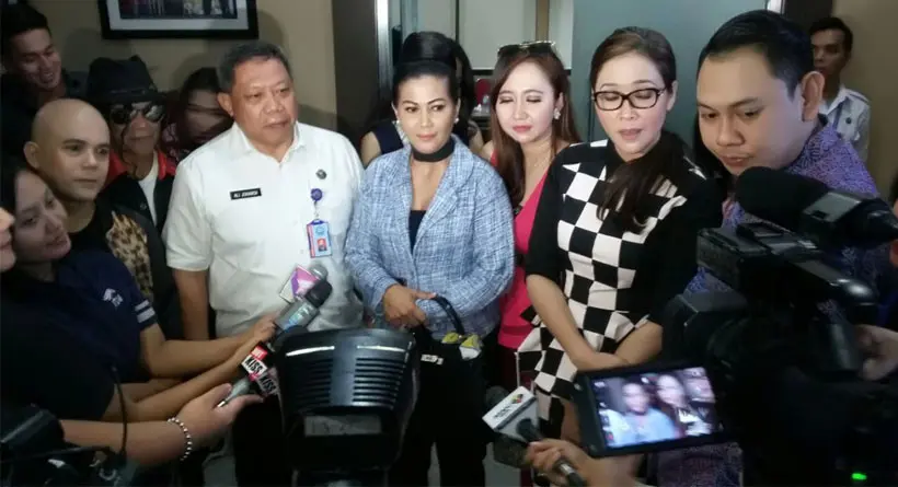 Anggota Selebriti Anti Narkoba Indonesia (SANI) yang diwakili Helsi Helinda, Maia Estianty dan Ozy Syahputra menyambangi kantor Badan Narkotika Nasional (BNN), Jakarta. (Istimewa)
