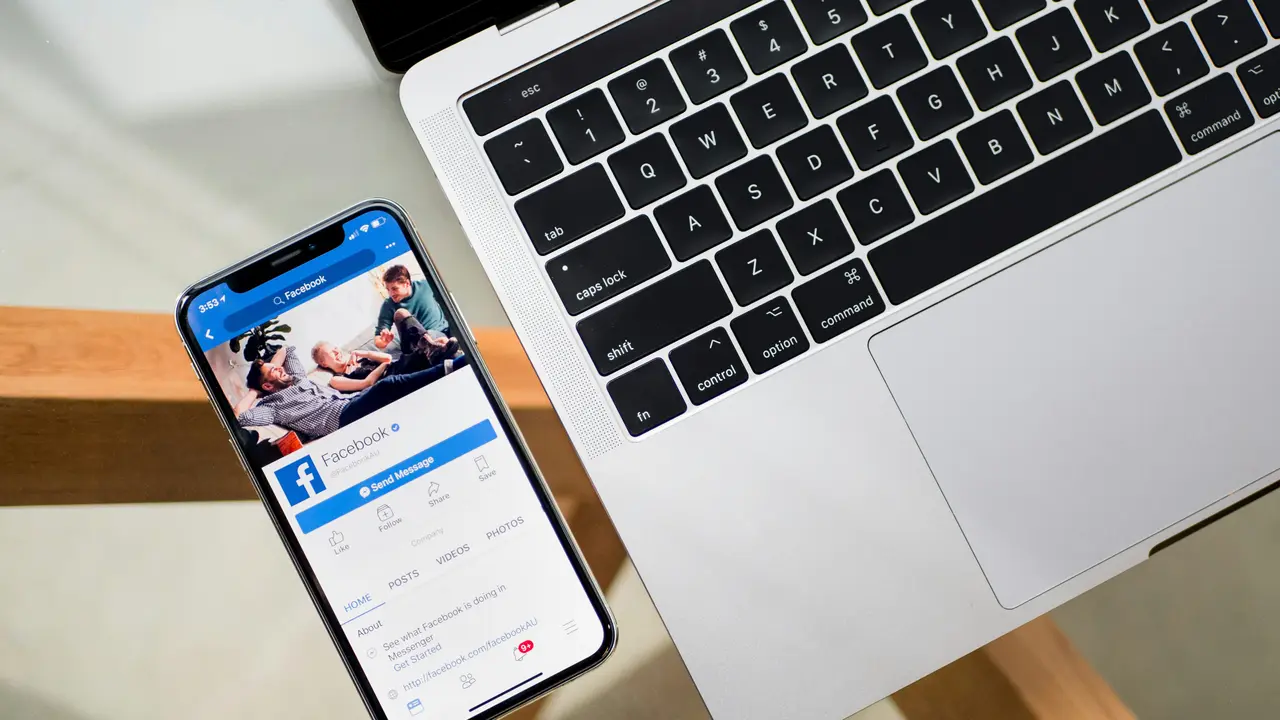 Profil media sosial merupakan hal penting yang harus diperhatikan.