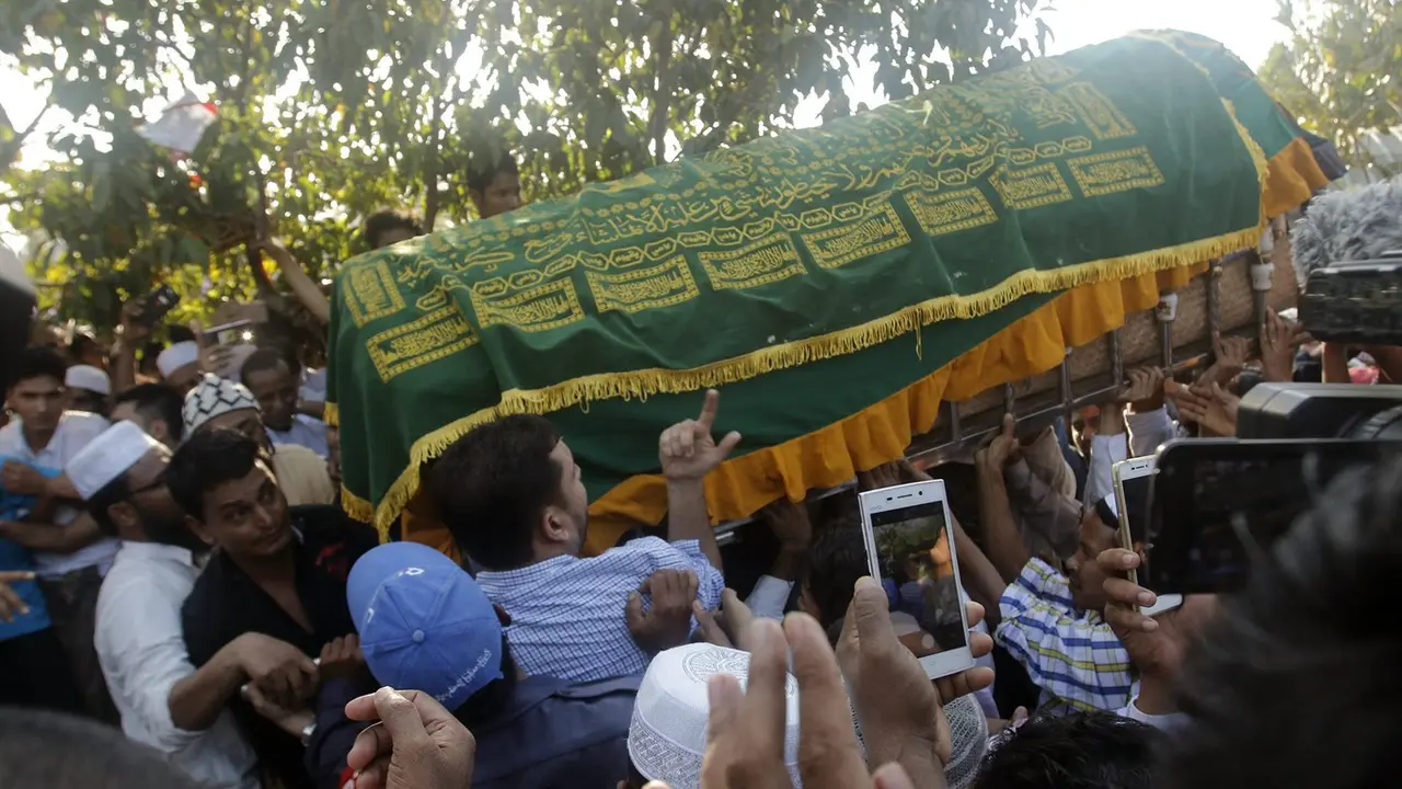 Pemakaman Ko Ni, politikus Myanmar yang ditembak mati usai berkunjung dari Indonesia. (AP)