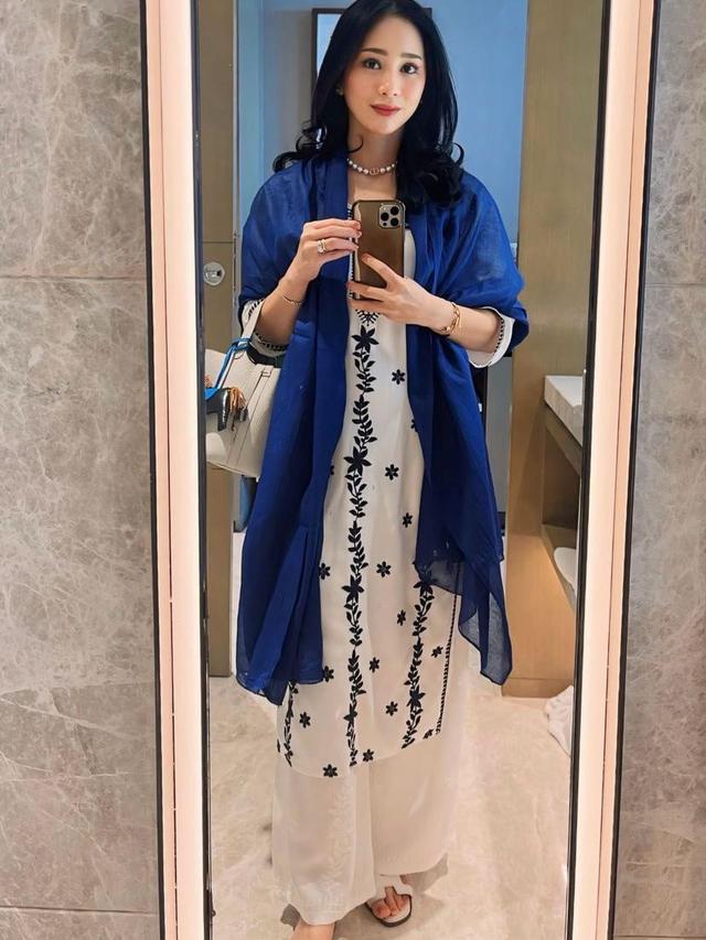 6 Gaya Bunga Zainal Ikut Suami Jalani Ibadah Sikh di India, Tampil Anggun Berkerudung